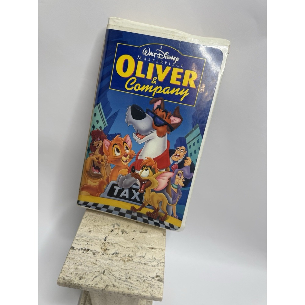 Oliver and Company VHS Walt Disney Masterpiece Collection & VCR Tape